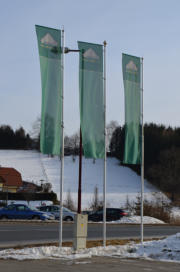 Lagerhaus, Fahne, Fahnen, Flagg, Fahnenstange, Fahnenmast, Fahnenschlaufen, Stander, Teleskopausleger, Teleskopfahne, Alumast, Alugestänge, Fahnenhalterung, Fahnensockel, Hissvorrichtung, Hissfahne, Fahnenmast eloxiert, Fahne Österreich, Fahnen Internatio