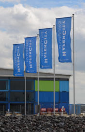 Fahne, Fahnen, Flagg, Fahnenstange, Fahnenmast, Fahnenschlaufen, Stander, Teleskopausleger, Teleskopfahne, Alumast, Alugestänge, Fahnenhalterung, Fahnensockel, Hissvorrichtung, Hissfahne, Fahnenmast eloxiert, Fahne Österreich, Fahnen International, Fahnen