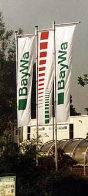 Baywa Fahnen, Fahne, Fahnen, Flagg, Fahnenstange, Fahnenmast, Fahnenschlaufen, Stander, Teleskopausleger, Teleskopfahne, Alumast, Alugestänge, Fahnenhalterung, Fahnensockel, Hissvorrichtung, Hissfahne, Fahnenmast eloxiert, Fahne Österreich, Fahnen Interna